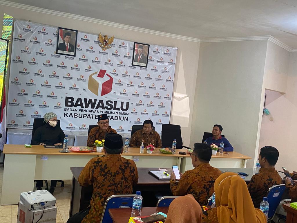 Bawaslu Jatim Bahas Penanganan Pelanggaran Tahapan Pendaftaran dan Verifikasi Calon Peserta Pemilu 2024