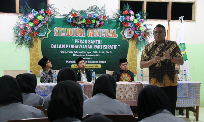 Dialog Dengan Santri, Fritz Ingatkan Untuk Jaga Hak Pilih