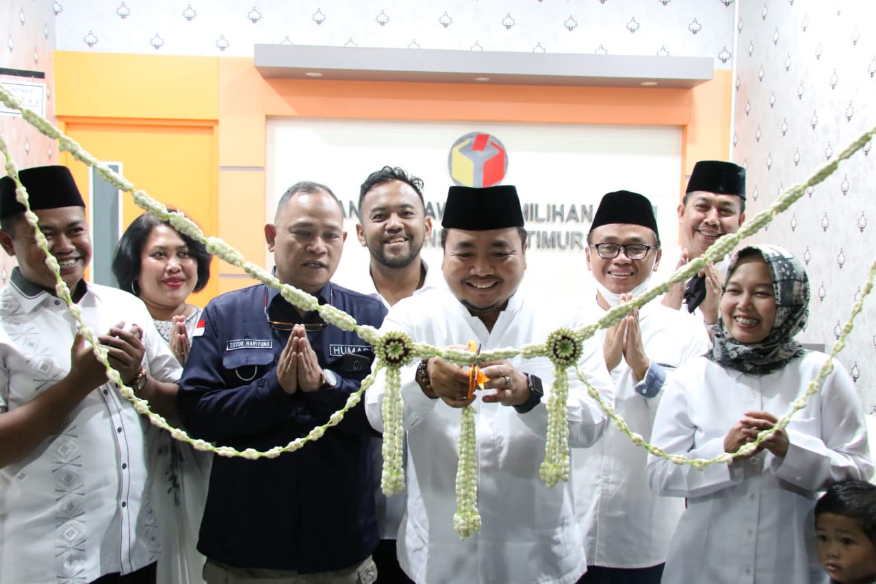 Khatmil Qur’an, Pemotongan Tumpeng dan Pita Warnai Peresmian Kantor Bawaslu Jatim