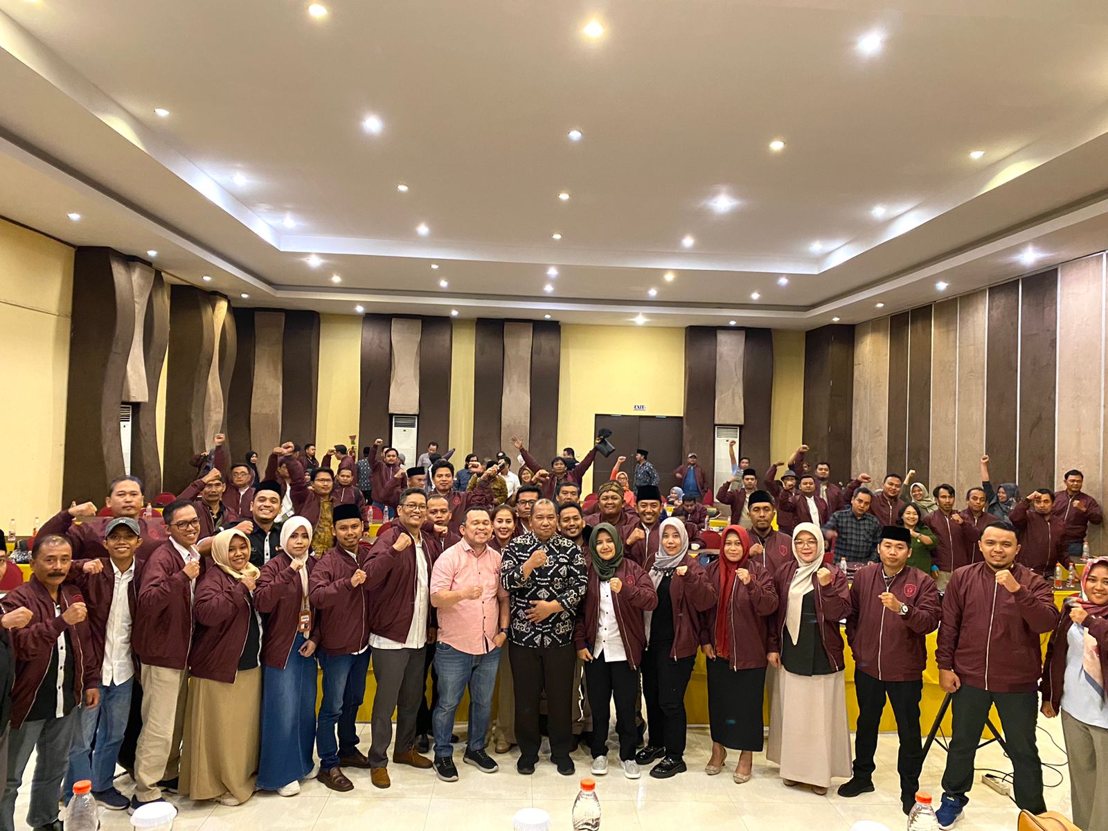 Foto bersama Anggota Bawaslu Kabupaten Malang dengan Peserta Rakor