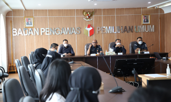 Terima SK, 85 CPNS Bawaslu Jebolan STAN Tandatangani Pakta Integritas