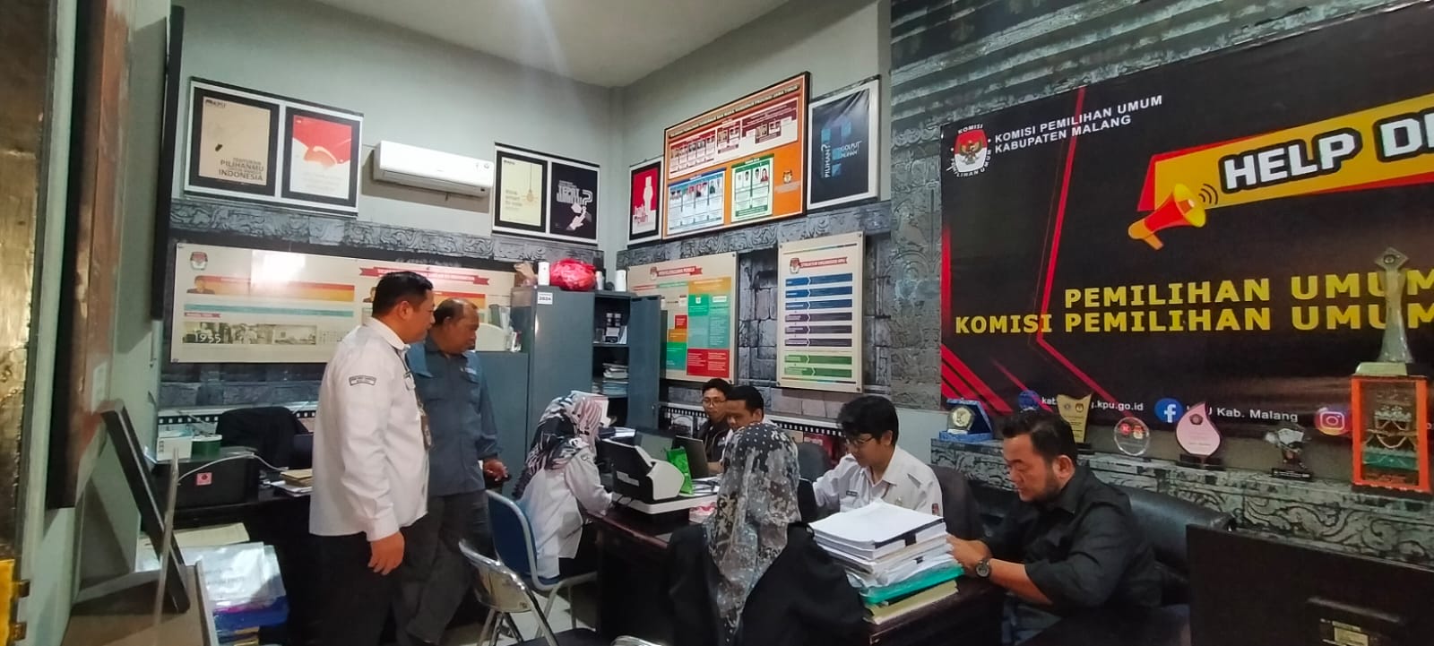 VERIFIKASI ADMINISTRASI DOKUMEN PERSYARATAN BAKAL CALON ANGGOTA DPRD KABUPATEN/KOTA, BAWASLU LAKUKAN PENGAWASAN MELEKAT