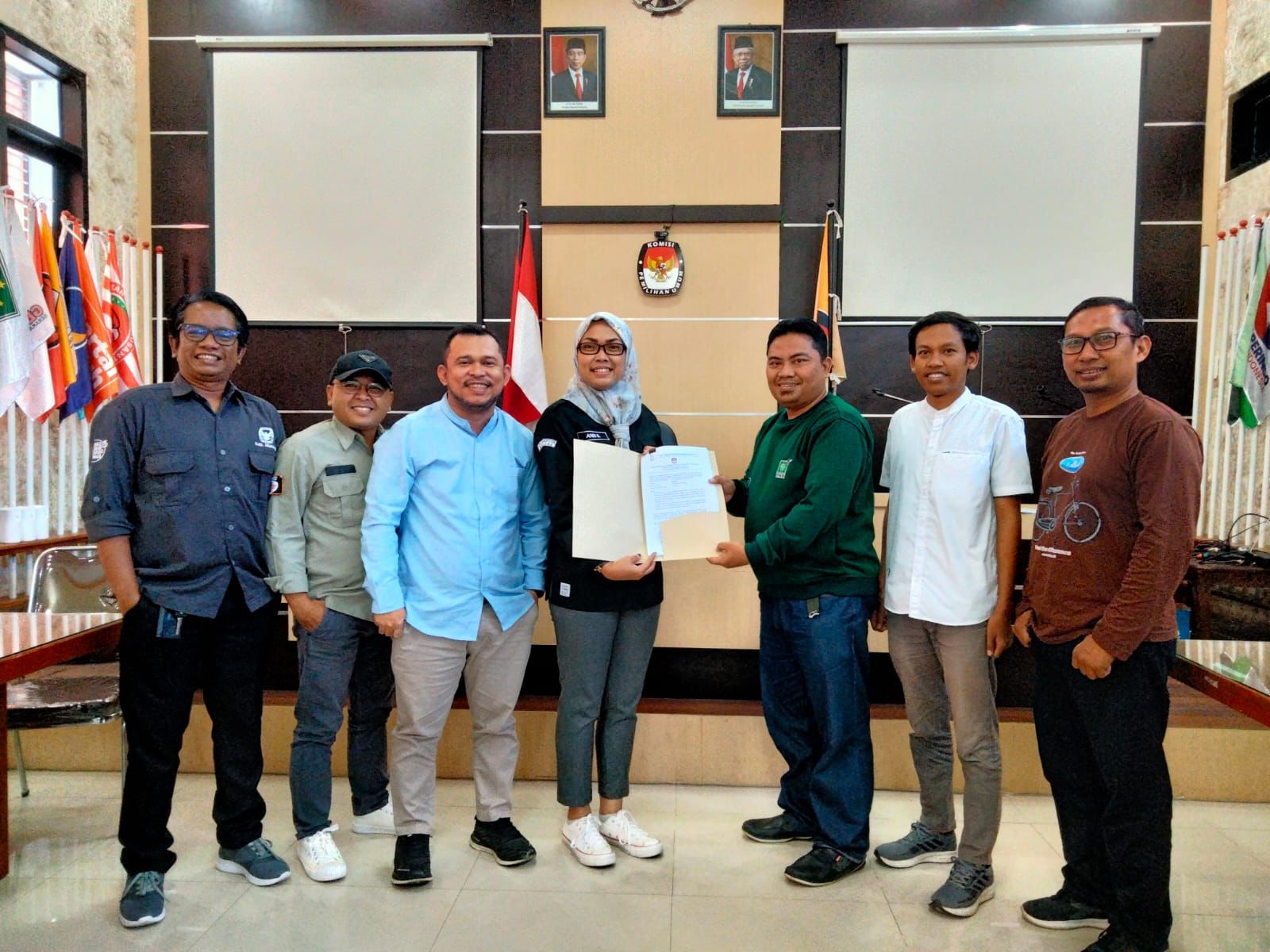 BAWASLU LAKUKAN PENGAWASAN MELEKAT PENGAJUAN DOKUMEN BACALON ANGGOTA DPRD KABUPATEN MALANG PEMILU 2024