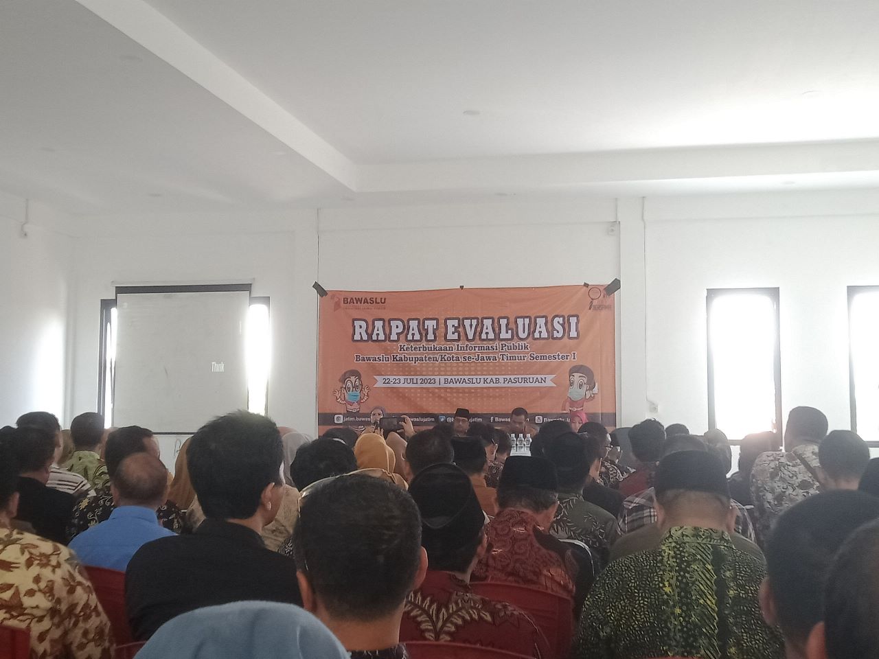 BAWASLU MALANG HADIRI RAPAT EVALUASI KETERBUKAAN INFORMASI PUBLIK SEMESTER I