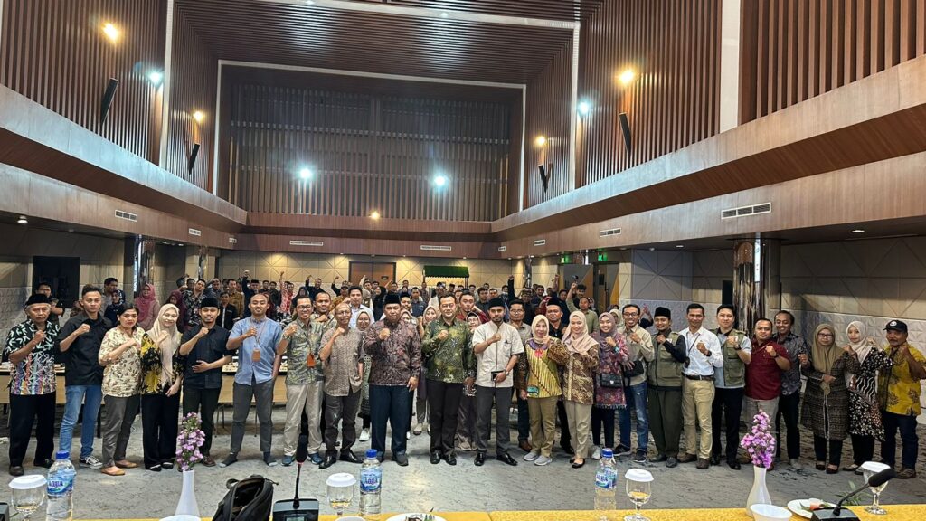 Foto bersama Anggota Bawaslu Kabupaten Malang dan Panwascam