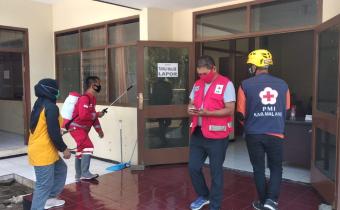 Bersiap pengaktifan Pengawas Bawaslu Kabupaten Malang lakukan penyemprotan kantor