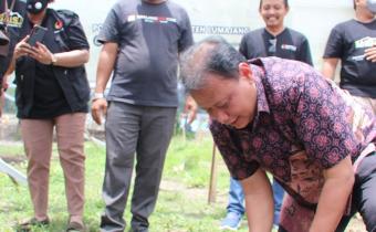 Ketua Bawaslu Lakukan Peletakan Batu Pertama Pembangunan Hunian Korban APG Semeru