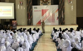 BAWASLU AJAK SISWA SMAN 1 LAWANG AWASI PEMILU 2024