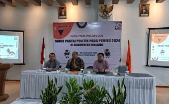 Pimpinan Bawaslu dalam acara Pelatihan Saksi Parpol di Kabupaten Malang