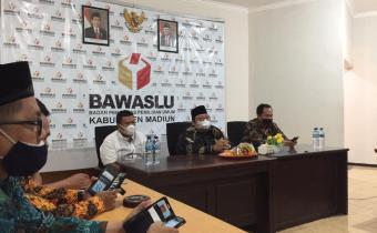 Koordinator Divisi SDMO Bawaslu Kabupaten Malang hadiri kegiatan Rapat Sarana Prasarana Sumber Daya Manusia Pengawasan dan Kesekretariatan