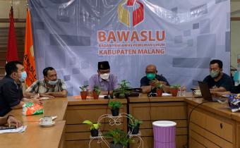 Tingkatkan Integritas : Bawaslu Provinsi Supervisi Barang Penanganan Pelanggaran Bawaslu Kabupaten Malang