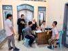 Koordinator Divisi Pencegahan, Parmas dan Humas Bawaslu Kabupaten Malang, sedang melakukan koordinasi data penduduk dengan Kepala Desa Patokpicisi Kecamatan Wajak, Kabupaten Malang